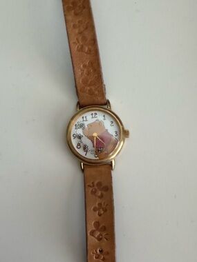 Winnie the Pooh Brown Leather Floral-Embossed Women's Watch or kid’s